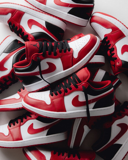 Air Jordan One Low Bulls