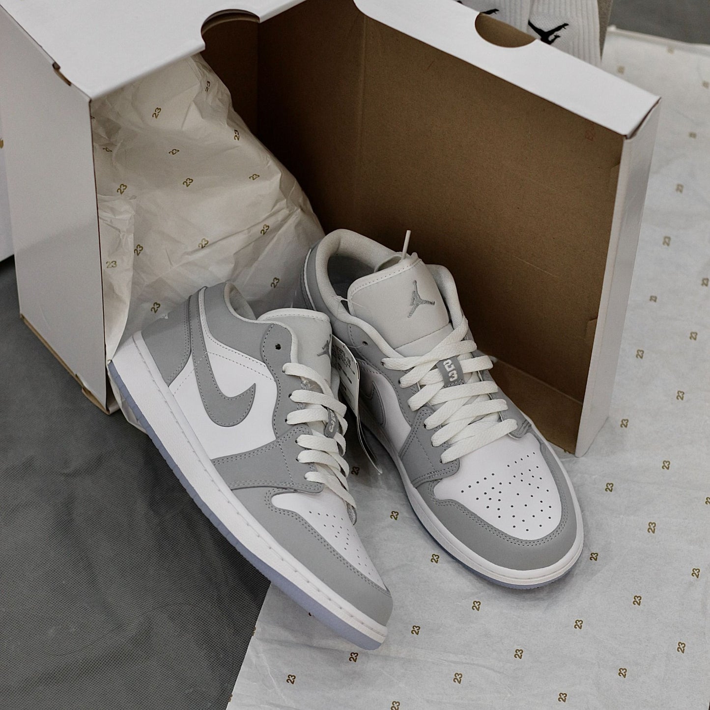 Air Jordan 1 Low WOLF GREY